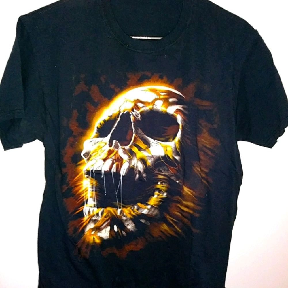 Men's Medium Black And Gold Skull short sleeve Tee